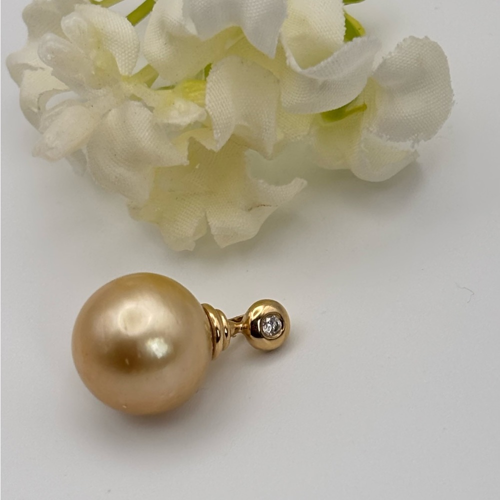 Elegant Gold South Sea Diamond Pearl Pendant 14k